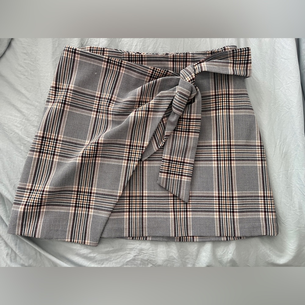 Aritzia Plaid Mini Skirt in Gray, Black & Tan